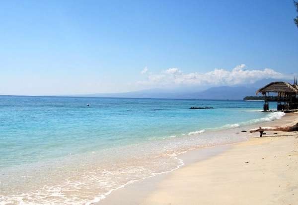 5 Destinasi Pantai untuk Honeymoon Selain ke Bali 5 Destinasi Pantai untuk Honeymoon Selain ke Bali