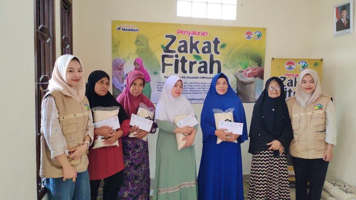 Amanah Zakat Fitrah Disalurkan, Menyapa Lansia dan Ibu Dhuafa di Penghujung Ramadhan 1446 H Amanah Zakat Fitrah Disalurkan, Menyapa Lansia dan Ibu Dhuafa di Penghujung Ramadhan 1446 H
