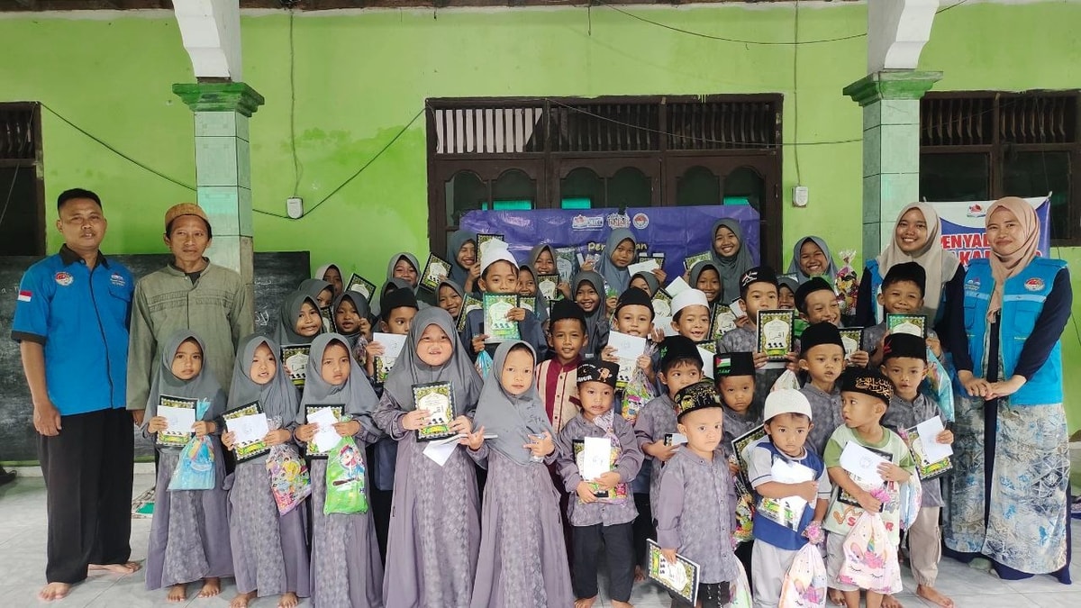 Alhamdulillah Adik-adik di Majelis Al Mujtahidin Kini Punya Iqro Baru yang Layak Alhamdulillah Adik-adik di Majelis Al Mujtahidin Kini Punya Iqro Baru yang Layak