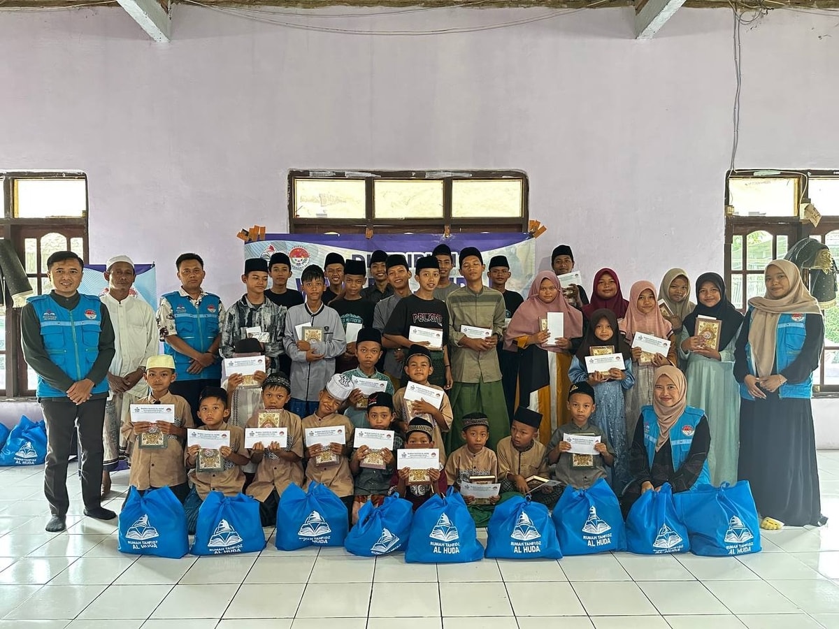Alhamdulillah Al Qur'an Baru Untuk Para Santri Pondok Pesantren Daarul Mubtadiin Telah di Salurkan Alhamdulillah Al Qur'an Baru Untuk Para Santri Pondok Pesantren Daarul Mubtadiin Telah di Salurkan