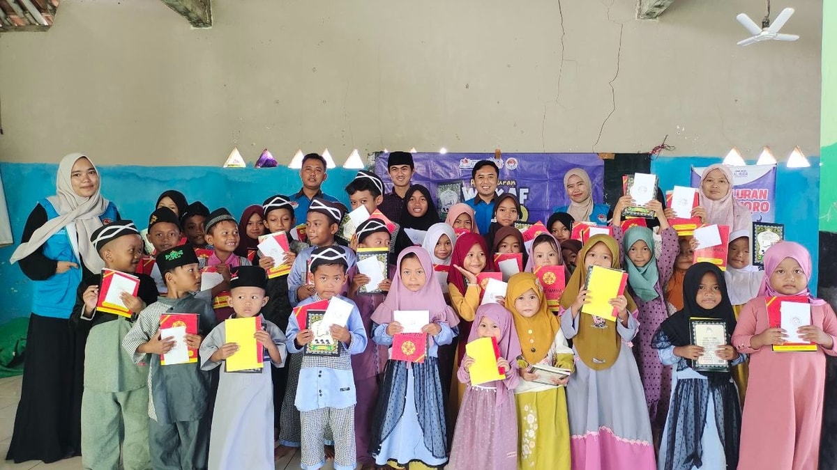 Alhamdulillah Iqro Baru Sudah di Terima Para Santri di Majelis Roudhotul Jina Alhamdulillah Iqro Baru Sudah di Terima Para Santri di Majelis Roudhotul Jina