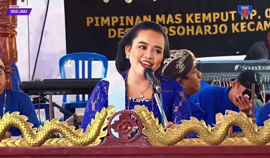 Sinden dan Perempuan Jawa Sinden dan Perempuan Jawa