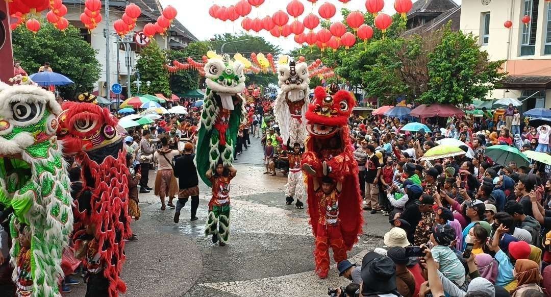 Makna Tolak Bala dalam Kirab Barongsai Perayaan Imlek Makna Tolak Bala dalam Kirab Barongsai Perayaan Imlek