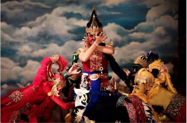 WAYANG ORANG SRIWEDARI, TRADISI LAMA TAK LEKANG OLEH WAKTU WAYANG ORANG SRIWEDARI, TRADISI LAMA TAK LEKANG OLEH WAKTU