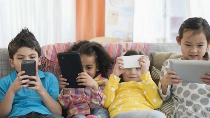 Sebelum Terlambat! Lindungi Mata Anak dari Bahaya Sinar Gadget Sebelum Terlambat! Lindungi Mata Anak dari Bahaya Sinar Gadget