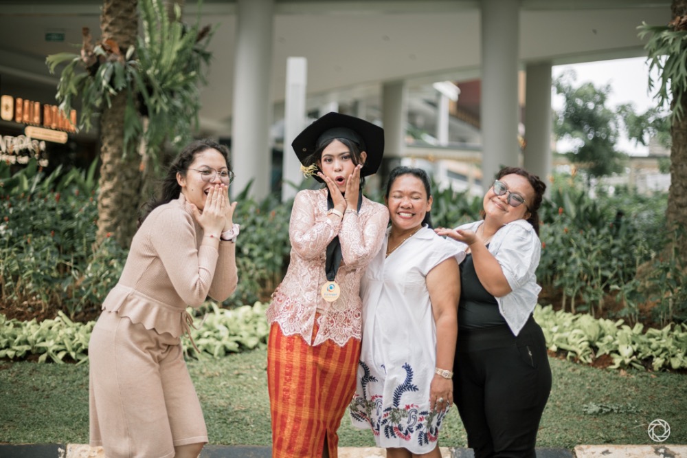 Yessy Graduation Session at CENTRAL PARK