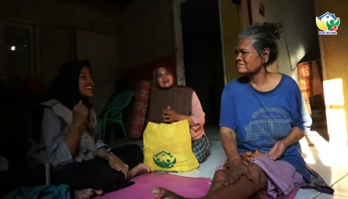 Bantuan Untuk Nenek Rina Dan Puluhan Lansia Lainnya Yang Membutuhkan