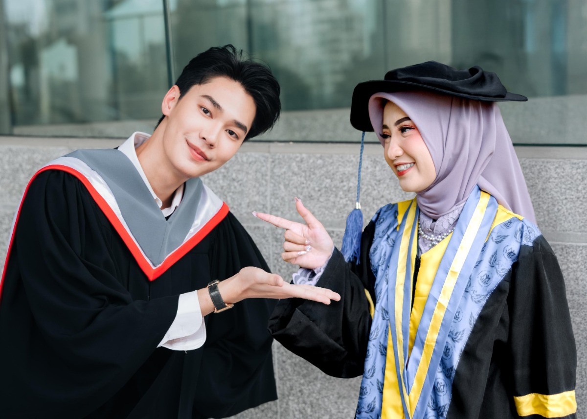 Wiwi Graduation Session at TAMAN POTRET