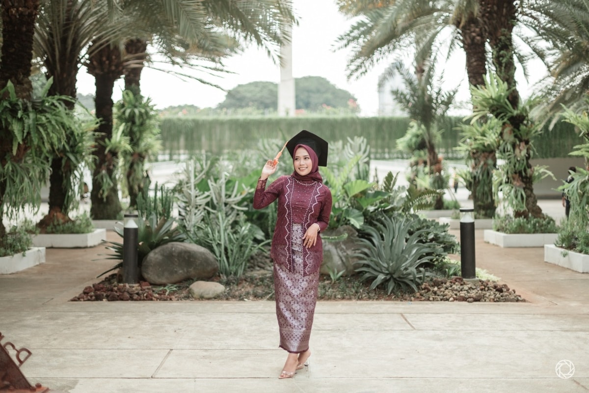 Andita Graduation Session at TAMAN BANTENG