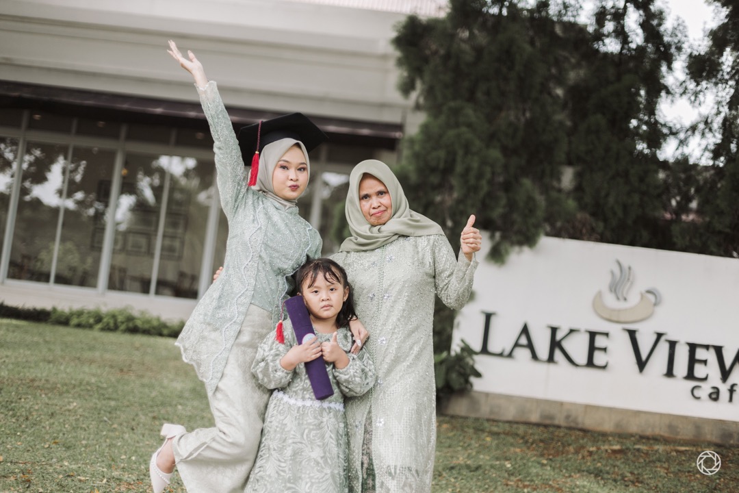 Firda Graduation Session at THE SPRING CLUB