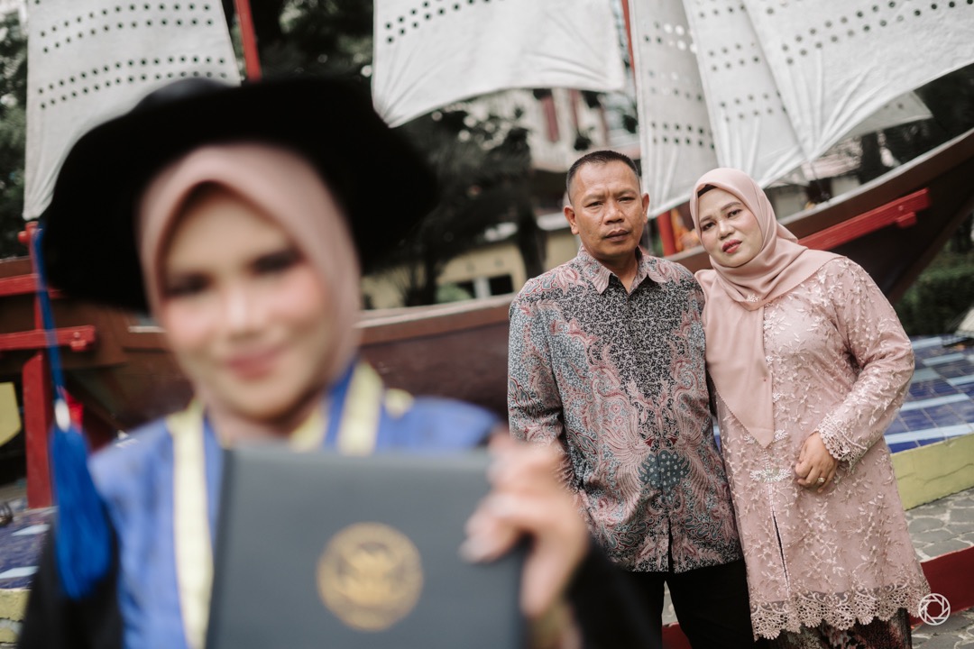 Tia Graduation Session at TAMAN POTRET