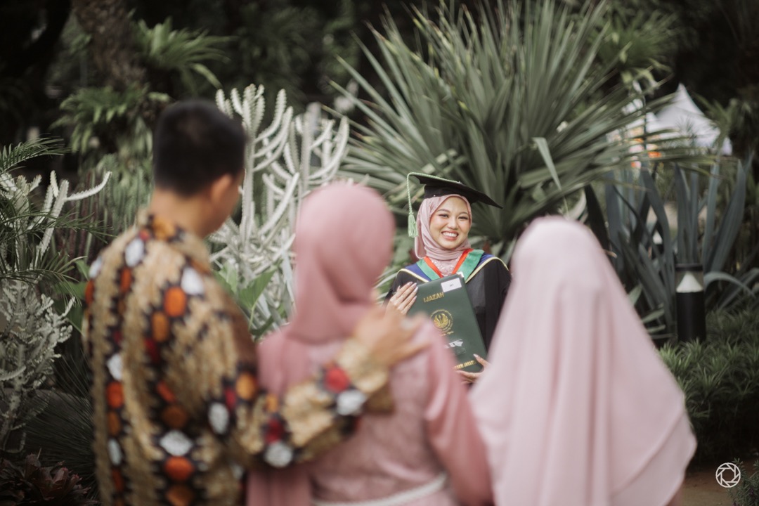 Riza Graduation Session at TAMAN BANTENG