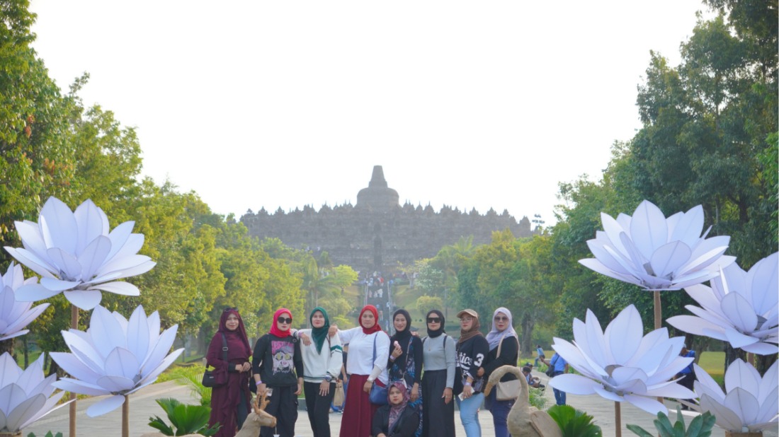 Traveller enjoying Jogja