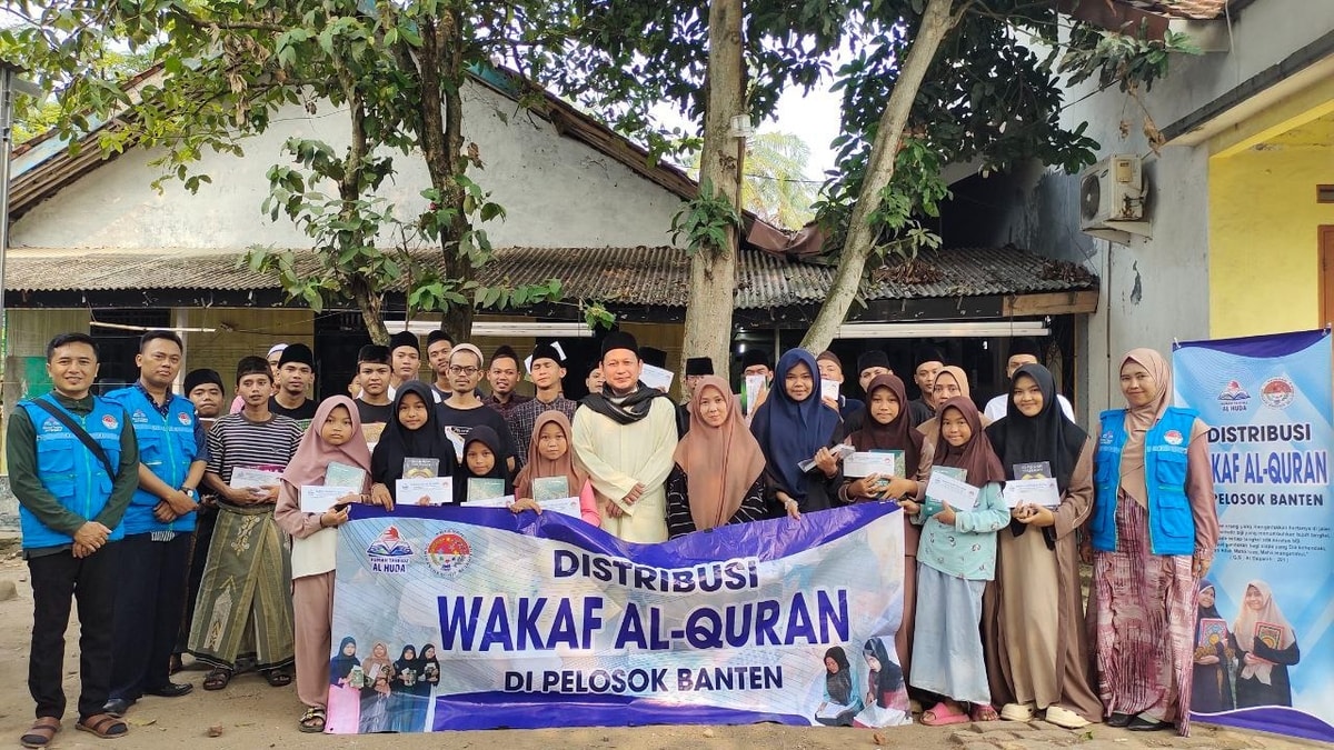 Alhamdulillah, Amanah Wakaf Al Qur'an Sudah di Terima Para Santri di Ponpes Riyadul Hasanah