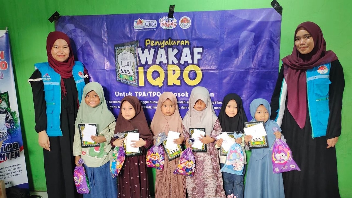 Senyum Santri Menyambut Iqro Baru di Majelis Mubtadil Barokah