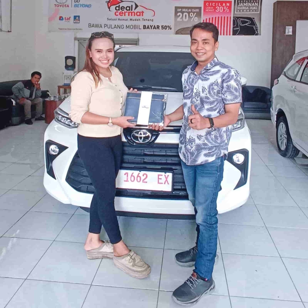 Serah terima unit Toyota bersama Mbak Dea di Purwodadi oleh Sales Ali Toyota