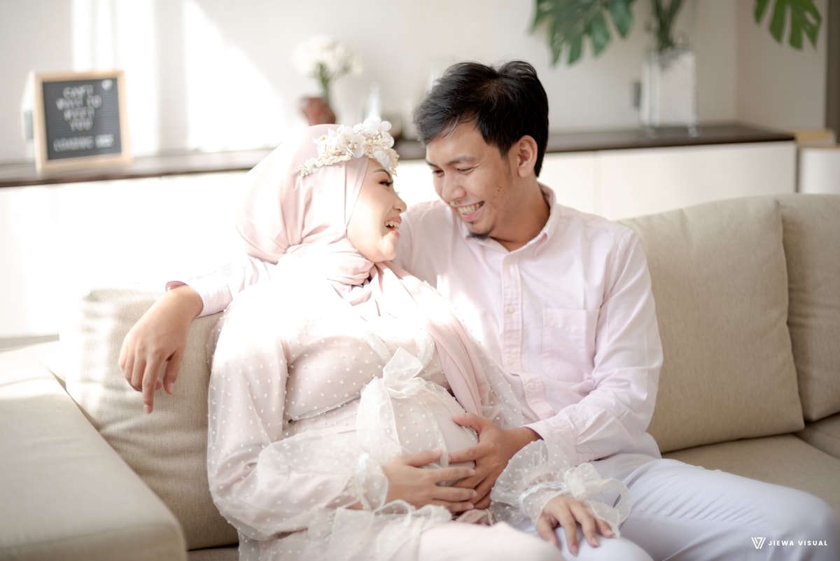 Maternity vivi Bukhori & Adi Bakti