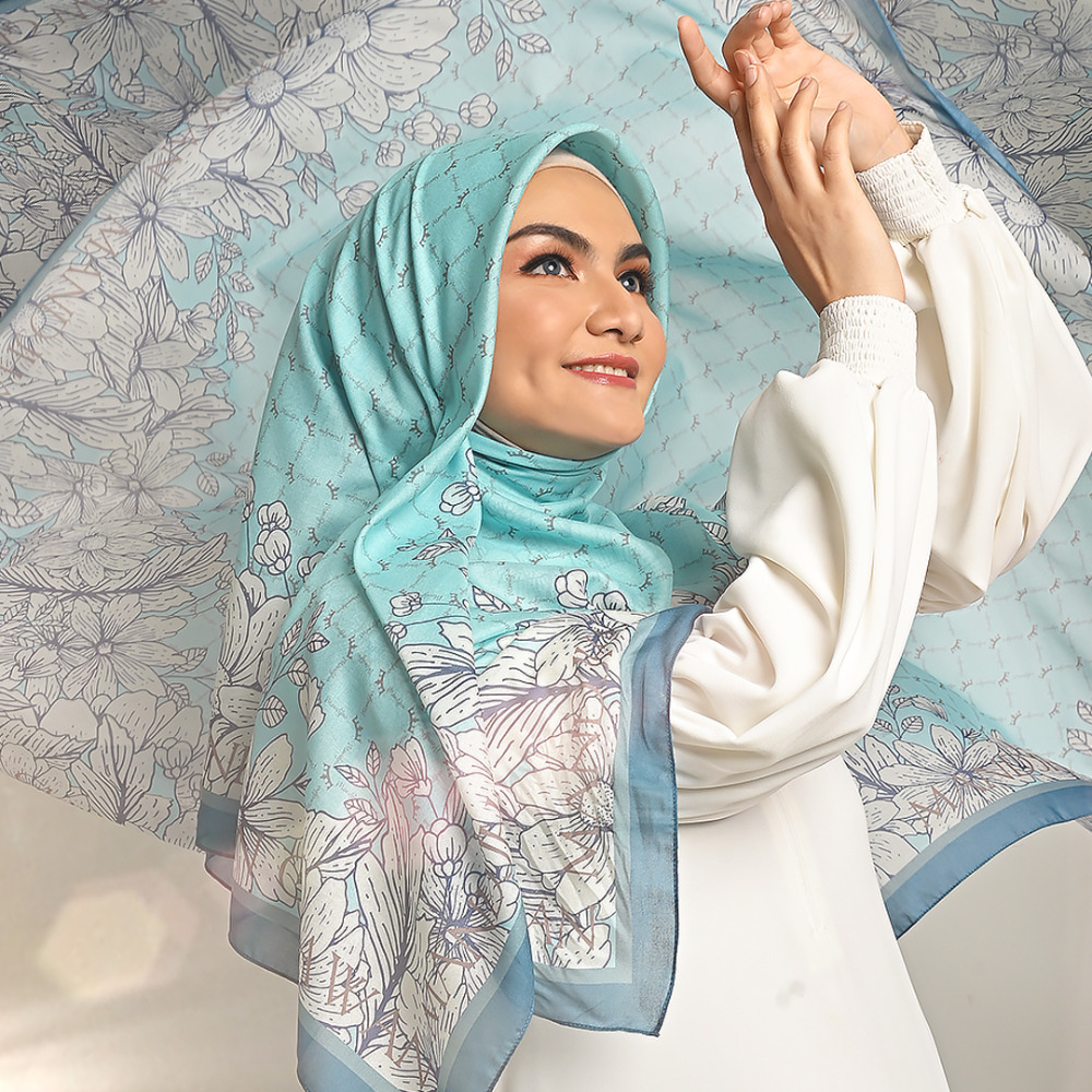 Hijab Mandjha Ivan  Gunawan  Snow White Scarf 