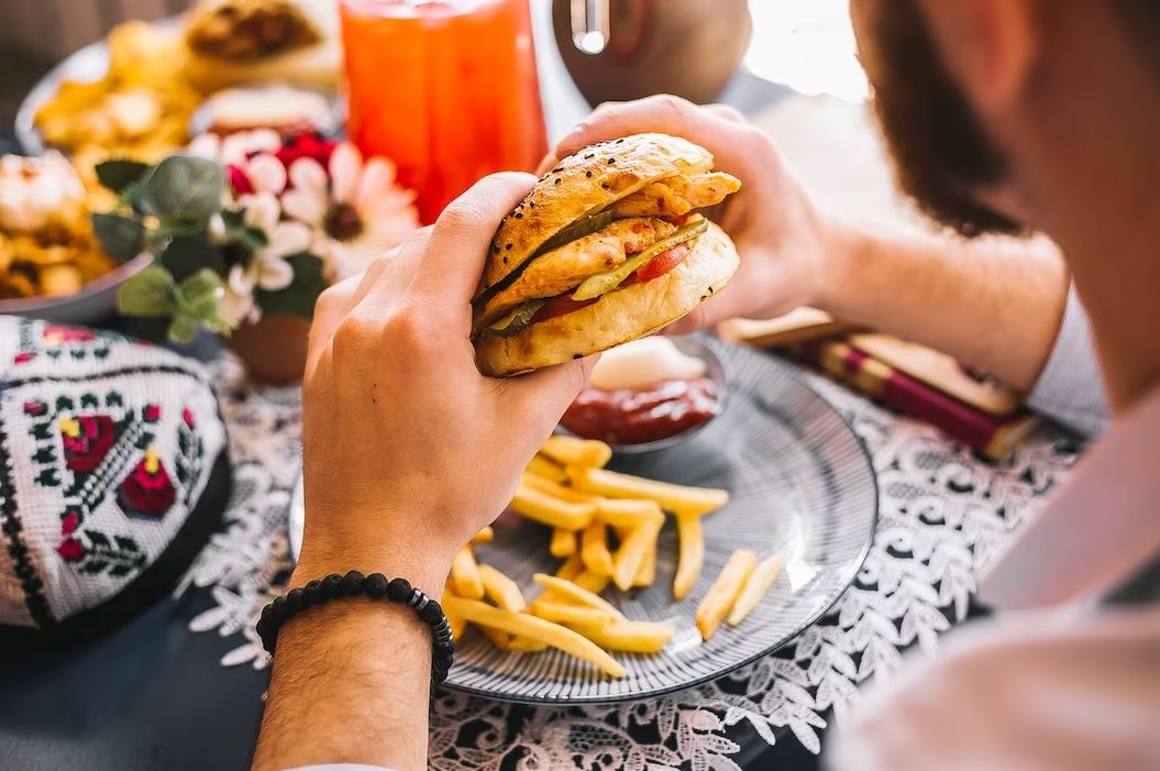 Mengungkap Fakta Mengejutkan: Bagaimana Konsumsi Fast Food Setiap Hari Mempengaruhi Tubuh Anda?