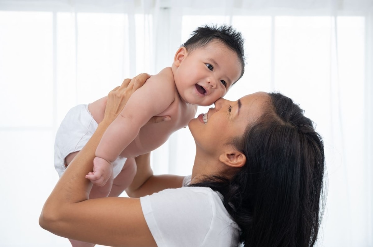 Tips Penting bagi Ibu Muda dalam Merawat Anak Bayi Baru Lahir agar Anak Tetap Sehat dan Bahagia
