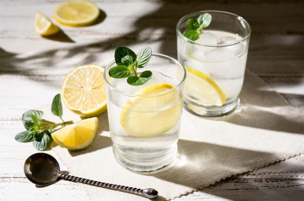Kunci Awet Muda dan Sehat: 6 Manfaat Ajaib Minum Air Lemon di Pagi Hari