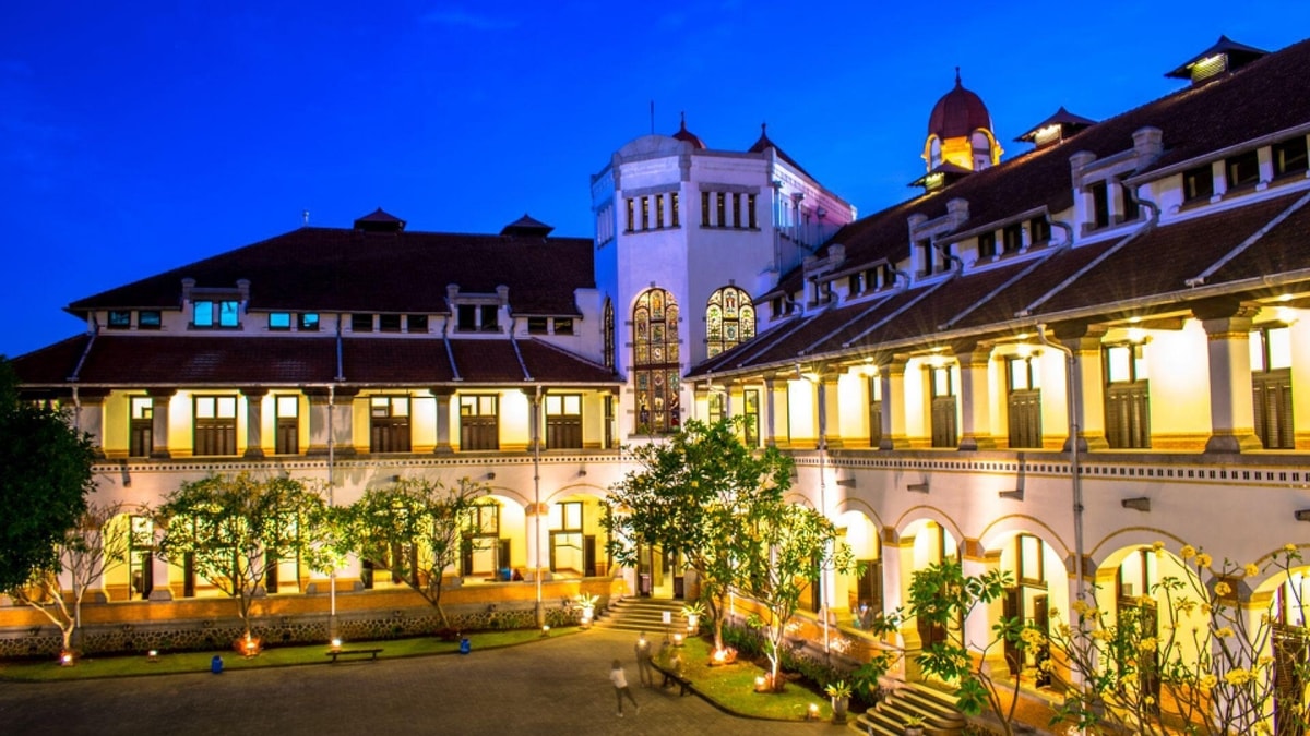 Suasana malam di Lawang Sewu