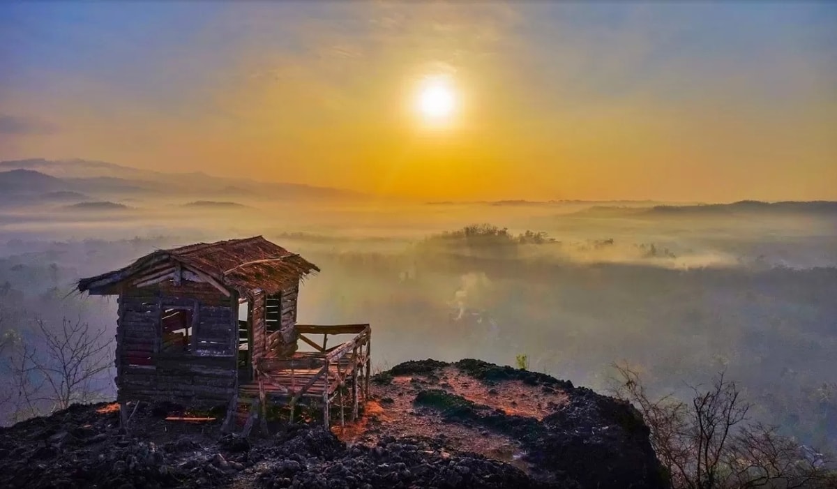 Gunung Ireng: Tempat Berburu Sunrise Memukau di Gunungkidul