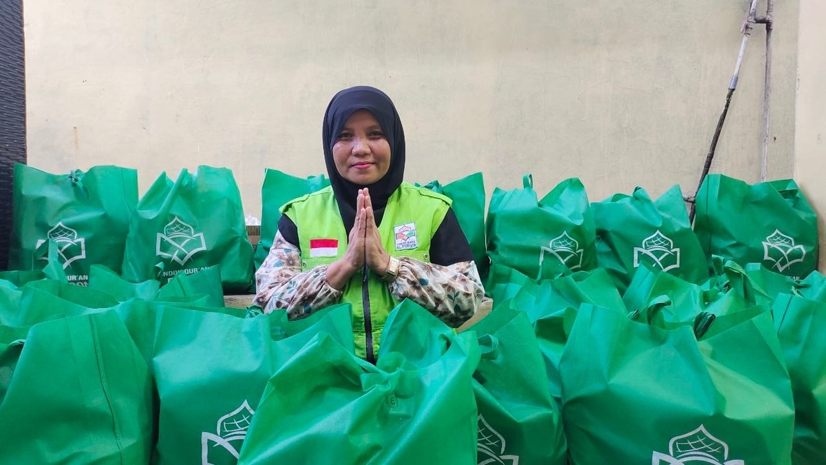 Distribusi Bingkisan Untuk Lansia