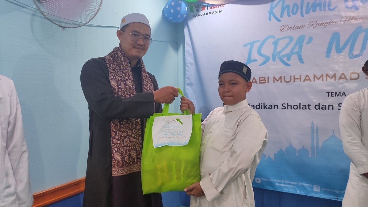 Penyerahan Kado Spesial Isra' Mi'raj di Banjarmasin