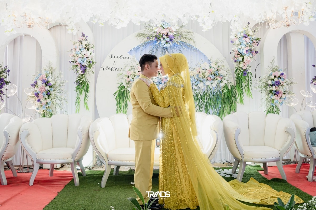 JULIA // RIFKY