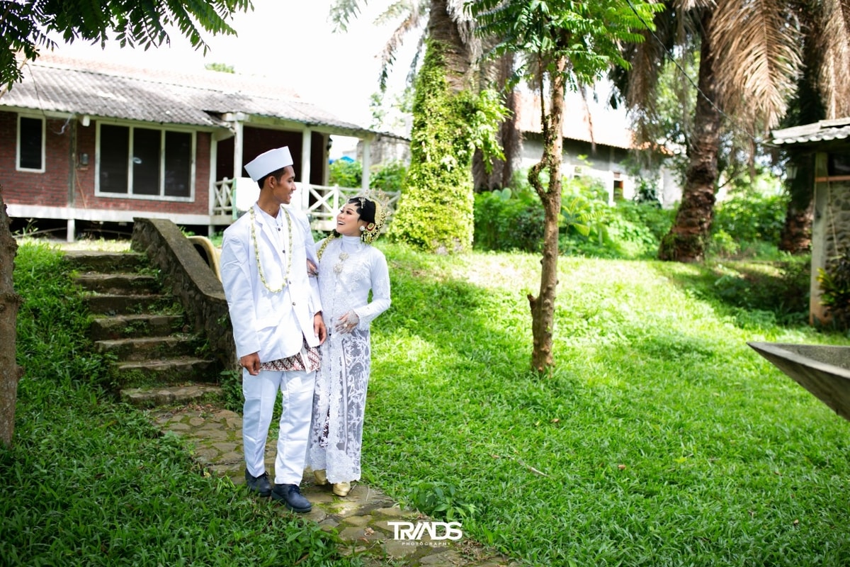 Dera // Ikhsan