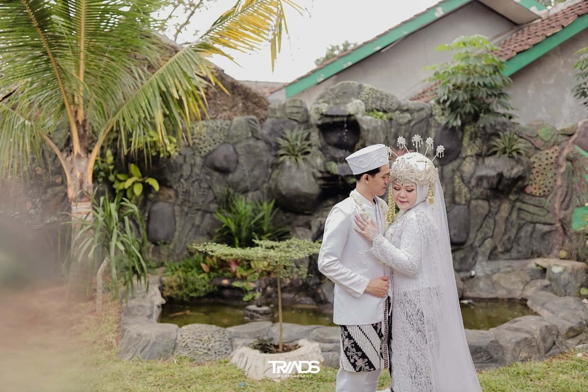 Annisa // Latief