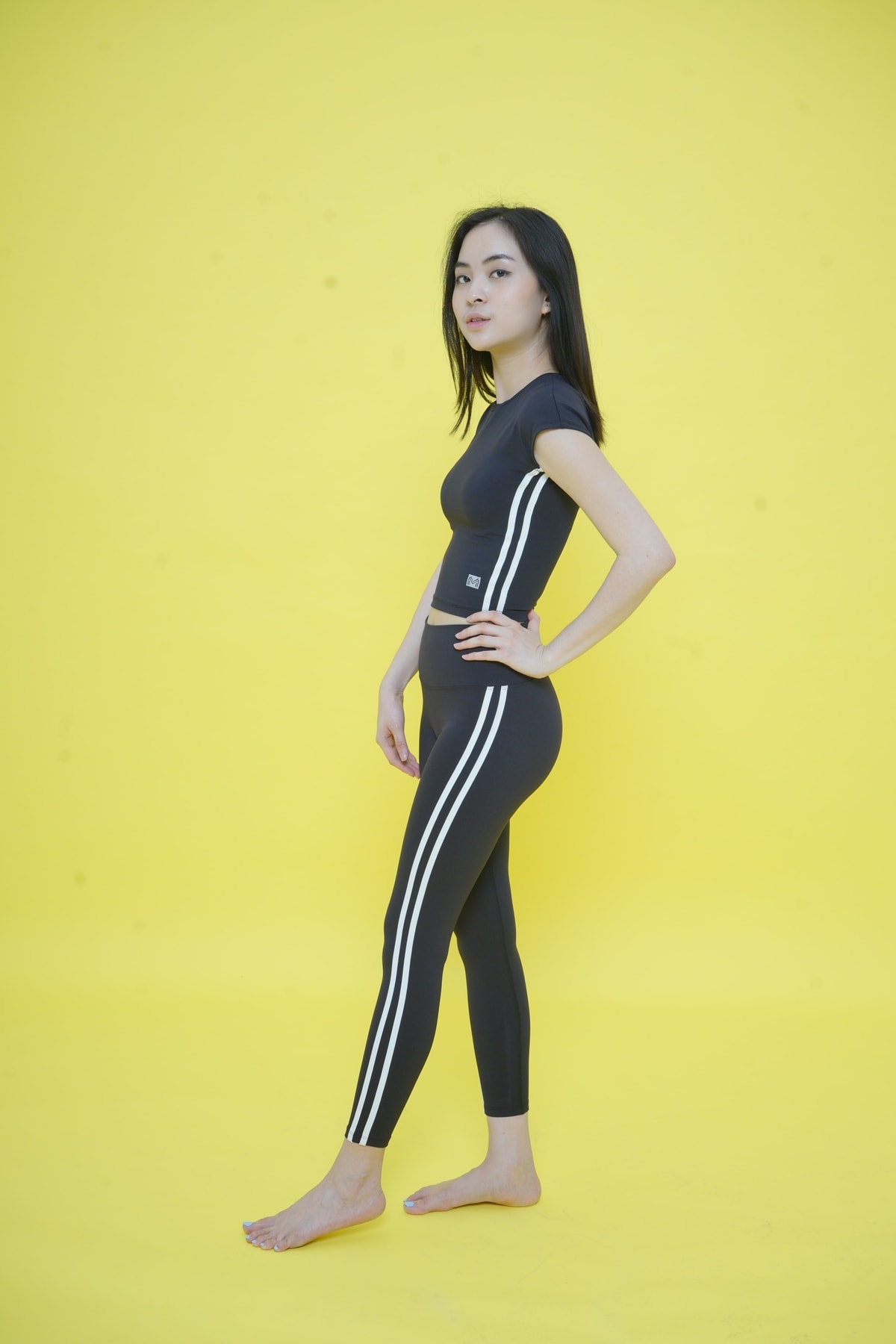 Hitam