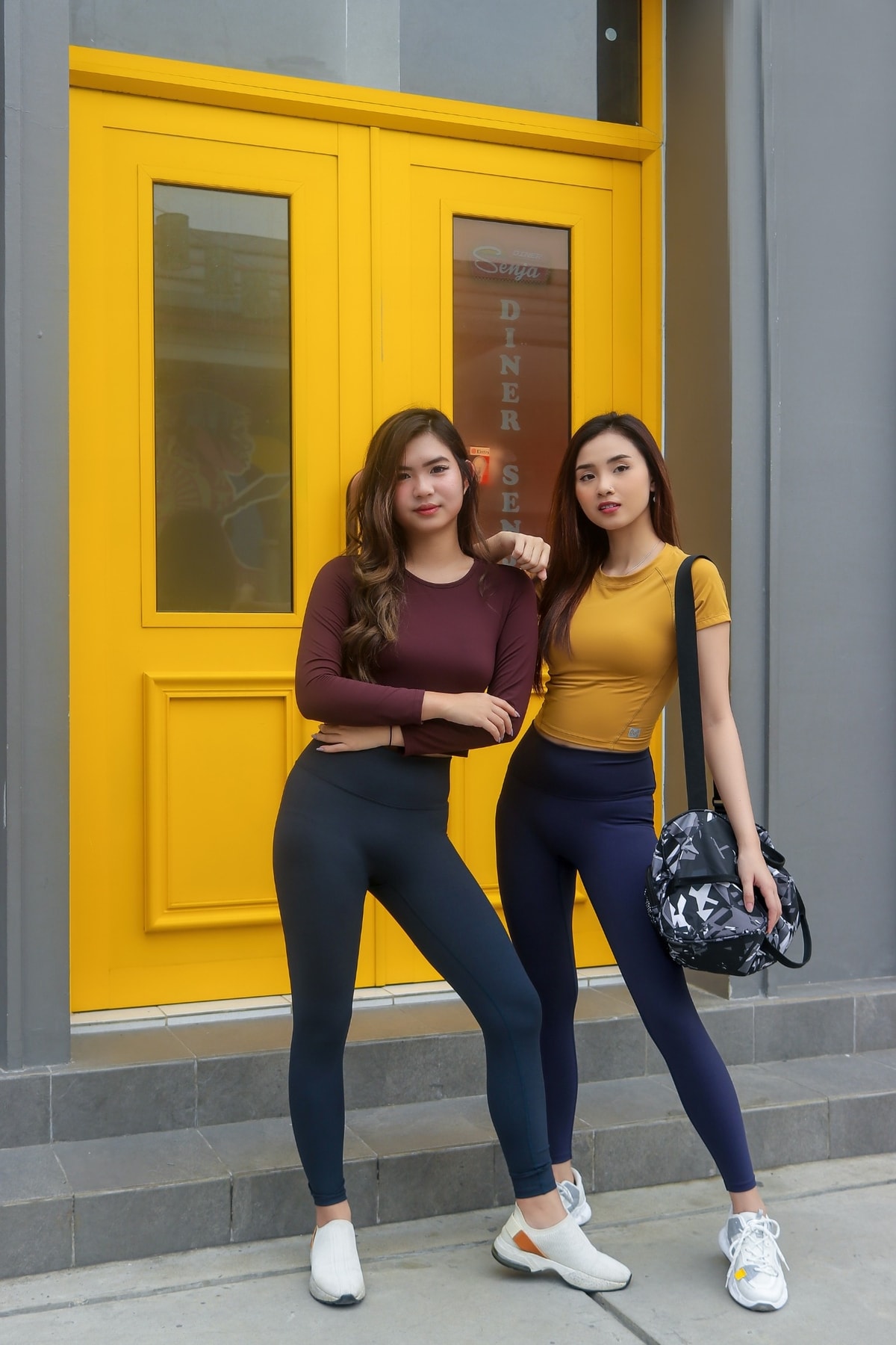 Atas: Chocolate Mousse, Mustard / Legging : Dark Navy & Navy