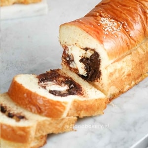 Foto Roti Brioche Coklat Keju 4