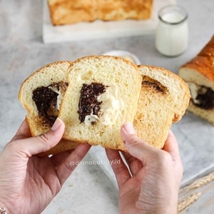 Foto Roti Brioche Coklat Keju 2