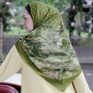 City of Love Green Scarf