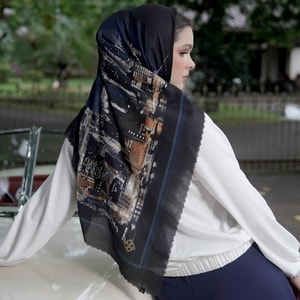 Gleaming in New York Scarf