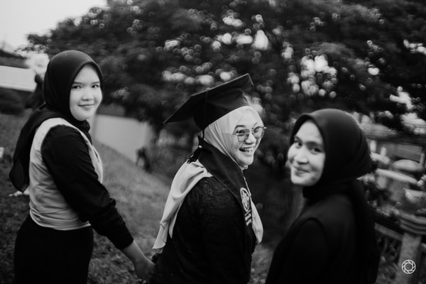Ani Graduation Session at UNPAM VIKTOR