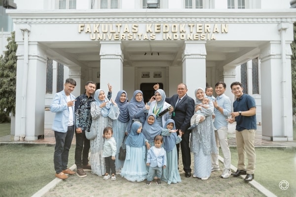 Nabila Graduation Session at UI