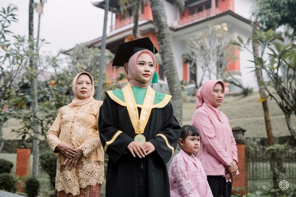 Ririn Graduation Session at UMJ