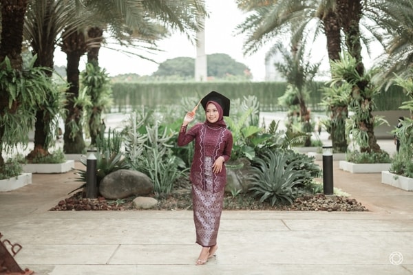 Andita Graduation Session at TAMAN BANTENG