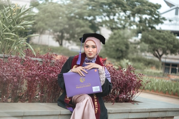 Meysa Graduation Session at TAMAN MINI