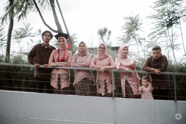 Laura Graduation Session at UNPAM