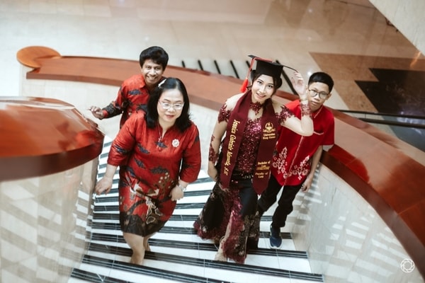 Jessica Graduation Session at BIDAKARA