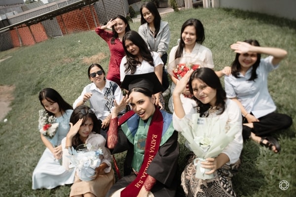 Nana Graduation Session at UNPAM VIKTOR