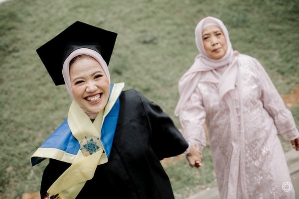 Khaerunnisa Graduation Session at UNPAM
