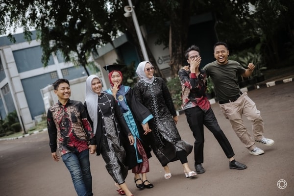 Risenti Graduation Session at INDOSIAR