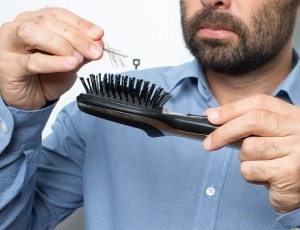 7 Cara Berguna Untuk Mengatasi Rambut Rontok