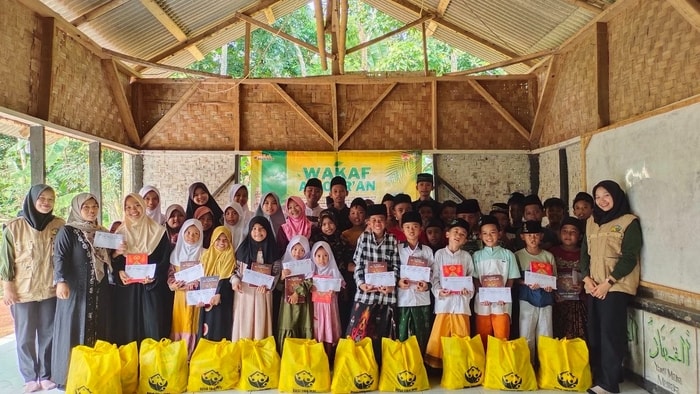 Wakaf Qur’an untuk Para Santri di Ponpes Al Anshor: Cahaya Ilmu di Tengah Keterbatasan